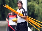 Bóng đá anh, ngoại hạng anh, lịch thi đấu euro 2012, Phong cách Falko Goetz
